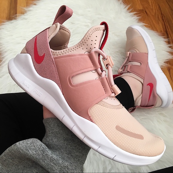 Nike Shoes - Nike Free RN CMTR Women’s Sneakers
